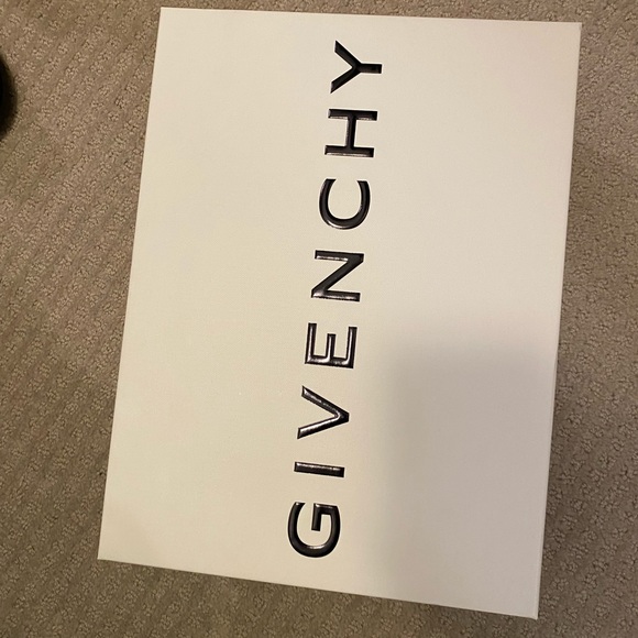 Givenchy box/ great for storage - Picture 2 of 2